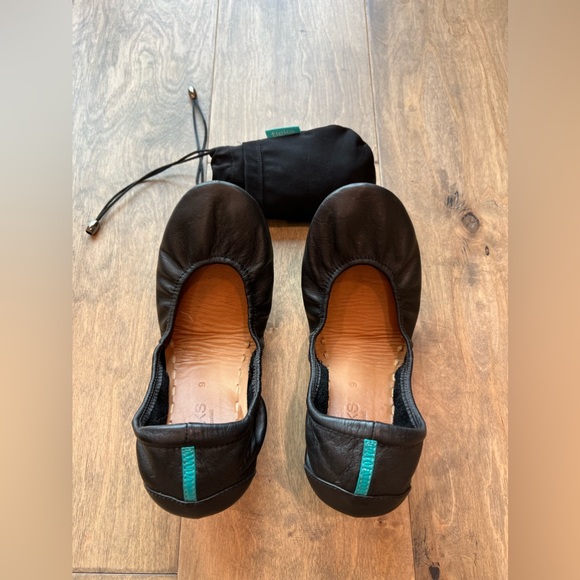 Tieks Shoes - Tieks Black Leather Ballet Flats with Teal Heel Tabs